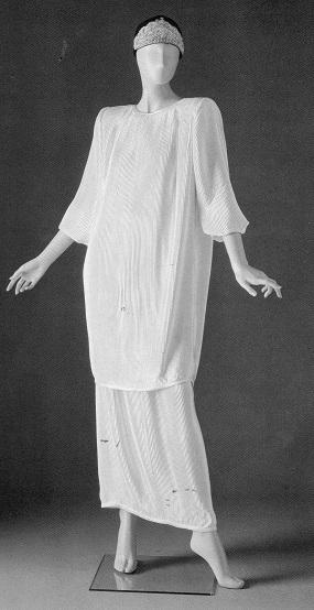 Luciano Soprani 1986 - Riprende i modelli dell'inizio del secolo e i costumi di Pierrot