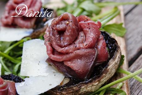 Funghi con rosa di carpaccio