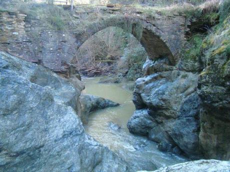 Escursione gratuita al torrente Egola / Free naturalistic excursion at the Vulcanic falls of Egola torrent