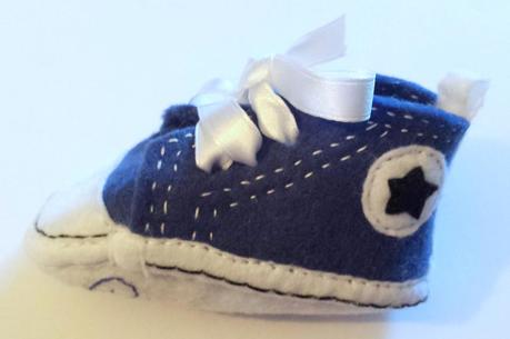 Scarpina in feltro per il battesimo di Giacomo. Scarpina in feltro per il battesimo di Giacomo.