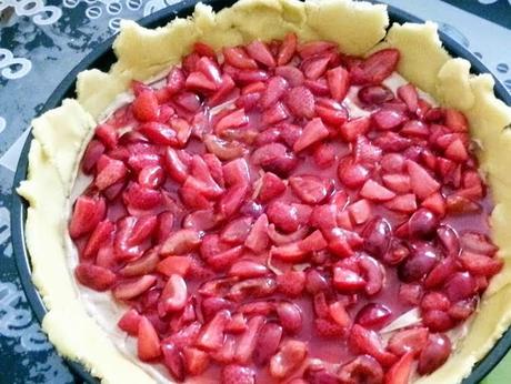 Pie alle ciliegie e fragole con crema alle nocciole