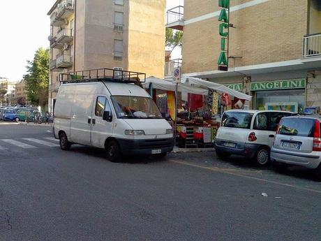 Garbatella quartiere modello? Garbatella urbanistica e architettura affascinante? No, Garbatella luogo mostruoso da cui scappare. Ecco le foto Garbatella quartiere modello? Garbatella urbanistica e architettura affascinante? No, Garbatella luogo mostruoso da cui scappare. Ecco le foto