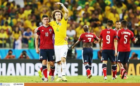 Mondiali: Brasile e Germania in semifinale L'abbraccio tra David Luiz e James Rodriguez. Action Images
