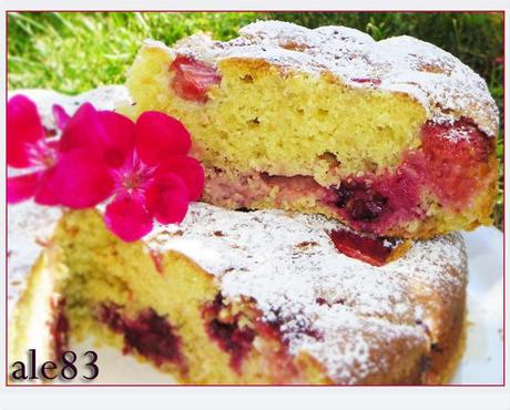 TORTA VELOCE CON FRAGOLE E MORE