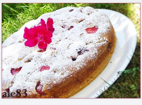 TORTA VELOCE CON FRAGOLE E MORE