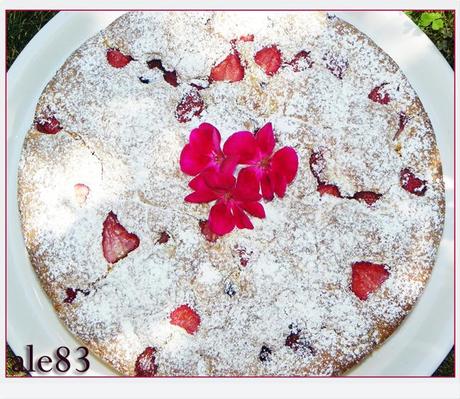 TORTA VELOCE CON FRAGOLE E MORE