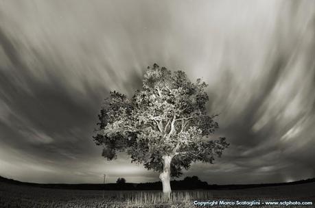 L'immagine raccontata: fotografia notturna e nuvole