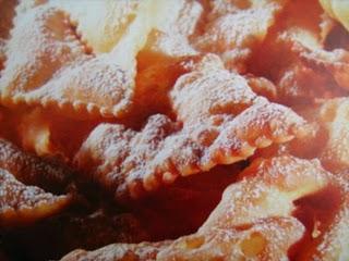 Le frittelle dolci, semplici e genuine, sono tra le poche voci che si possono ascrivere al dolce tipico della Basilicata.