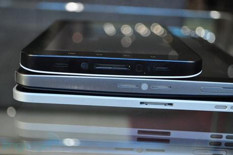 galaxytabsipad10 Samsung presenta il Galaxy Tab 2: foto, video, caratteristiche, dettagli e confronto con iPad [MWC]