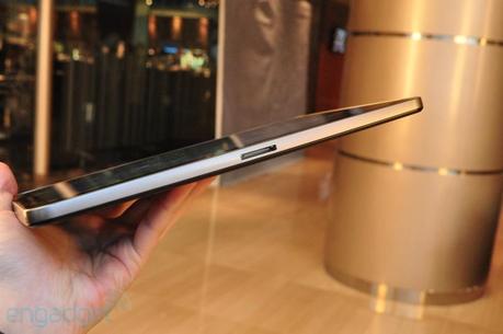 galaxytab10.12 Samsung presenta il Galaxy Tab 2: foto, video, caratteristiche, dettagli e confronto con iPad [MWC]