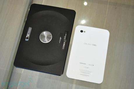 galaxytabsipad16 Samsung presenta il Galaxy Tab 2: foto, video, caratteristiche, dettagli e confronto con iPad [MWC]