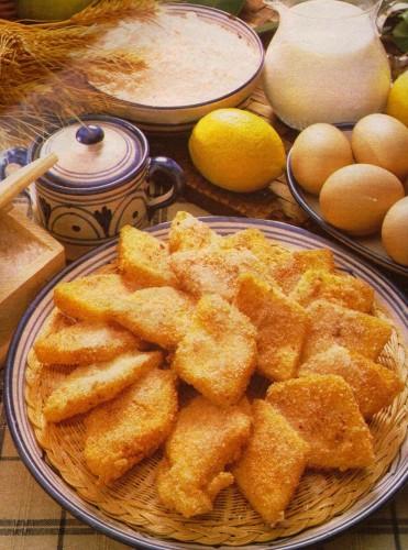 Dolci italiani di carnevale; berlingozzo,frittelle,chiacchiere,crema fritta