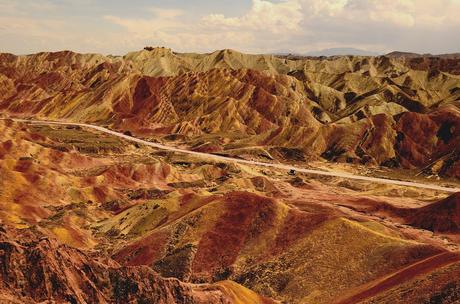 Zhangye Danxia National Park, Gansu, China Le Montagne Colorate di Zhangye Danxia in 14 Foto