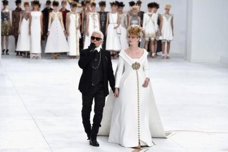 sposa-incinta-passerella-chanel-mamme-a-spillo