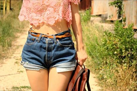 borsa a secchiello shorts in denim campania fashion bloggers crop top outfit petite models theFashiondiet 