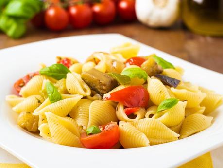 Pasta fredda con peperoni zucchine e melanzane Pasta fredda con peperoni zucchine e melanzane