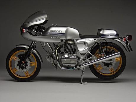 Ducati 900 SS by Max Moto Modeling (Tamiya)