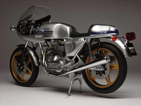 Ducati 900 SS by Max Moto Modeling (Tamiya)