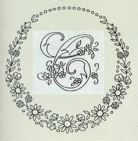 Alfabeto da ricamare con ricamo classico Alfabeto da ricamare con ricamo classico