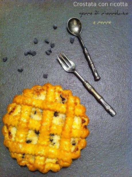 CROSTATA CON RICOTTA, COCCO E GOCCE DI CIOCCOLATO FONDENTE