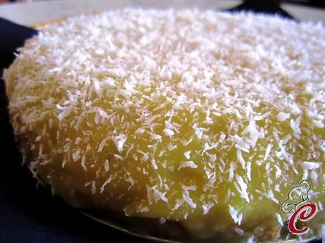 Torta di semolino di riso al pistacchio con crema all'ananas e cocco: l'insolito che diventa costante