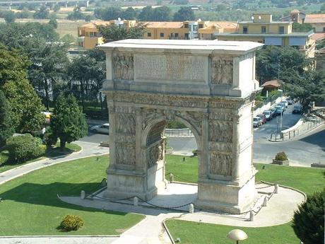 Turismo accessibile Benevento accessibile arco di Traiano