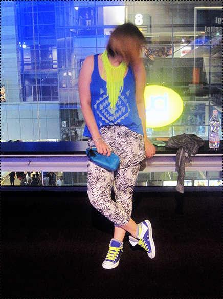 OOTN: Fluo + Electric blue (Nuove Converse e serata cinema)