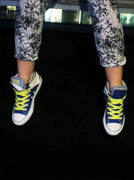 OOTN: Fluo + Electric blue (Nuove Converse e serata cinema)