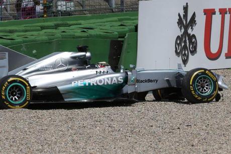 Lewis-Hamilton_crash_qualifiche_GP_Germania_2014 (5)