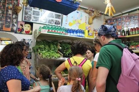 Un pomeriggio ai Quartieri Spagnoli: frutta, verdura e lezione di cucina Gruppo toscano - Tina