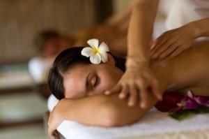 I benefici del massaggio hawaiano