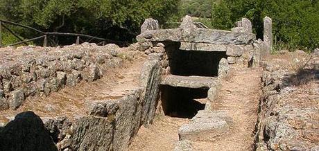 LE TOMBE DEI GIGANTI IN SARDEGNA