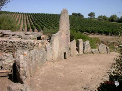 LE TOMBE DEI GIGANTI IN SARDEGNA