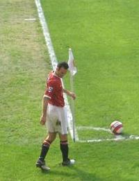 English: Ryan Giggs taking a corner vs Blackburn