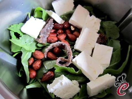 Insalata di orzo con pesto di rucola e sgombro: il desiderio che si trasforma in sostanza