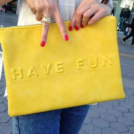 Zara message clutch: borse colorate e divertenti