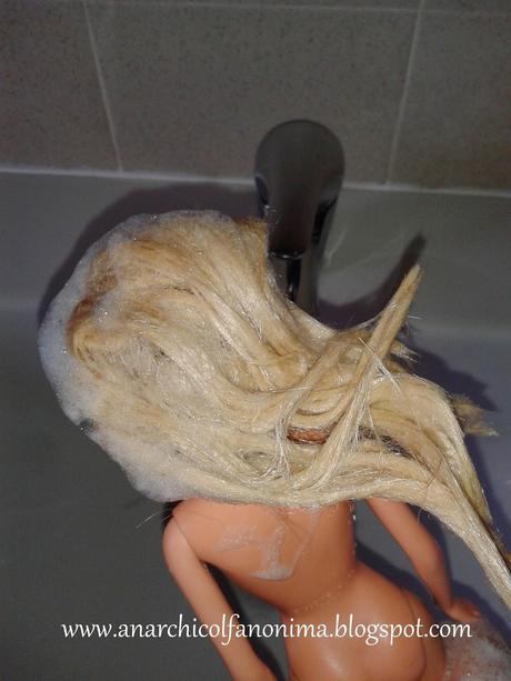 Barbie dai lunghi capelli annodati