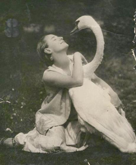 Anna Pavlova and her pet swan Jack.