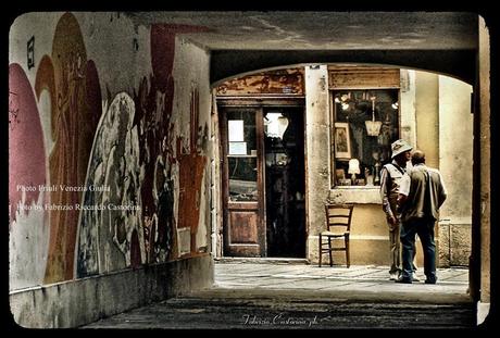 Trieste - cittàvecchia - bottega di antiquario — con Fabrizio Riccardo Castorina