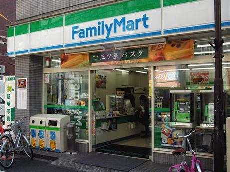 I convenience store in Giappone sono i : Konbini!