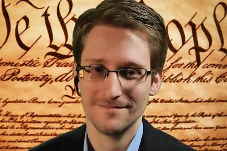 La Russia concede tre anni di soggiorno ad Edward Snowden