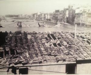 Scene da una distruzione, all'indomani del bombardamento dei ponti di Firenze
