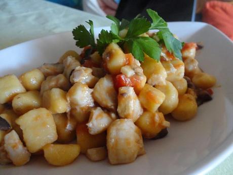 Gnocchetti di ceci pomodorini e gallinella di mare