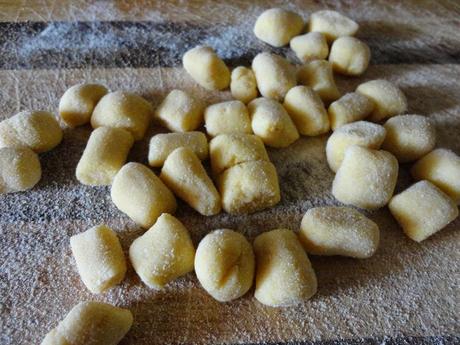 Gnocchetti di ceci pomodorini e gallinella di mare