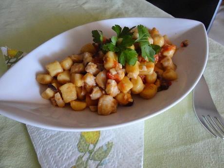 Gnocchetti di ceci pomodorini e gallinella di mare