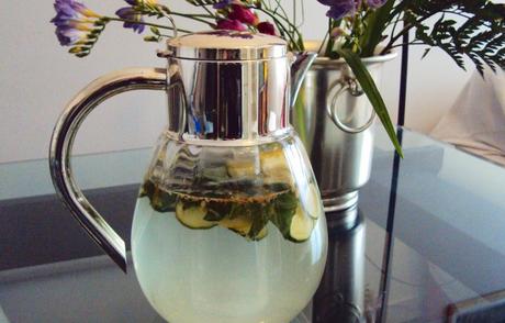 Acqua Detox: la ricetta più semplice, con cetriolo, basilico, zenzero e limone