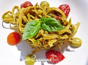 tagliatelle di farro cn pesto mediterraneo