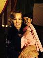 La donna più piccola del mondo arriva in “AHS: Freak Show”, fotografata con Jessica Lange