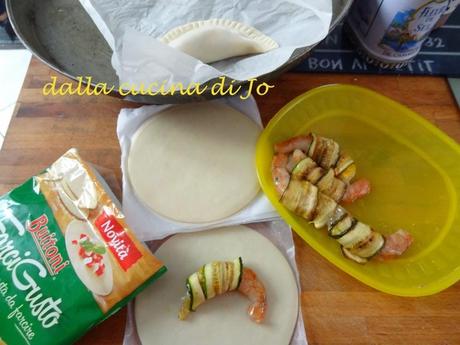 Empanadas al forno con gamberoni e zucchine