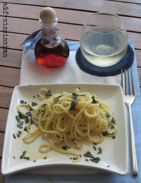 spaghetti con colatura di alici di Cetara